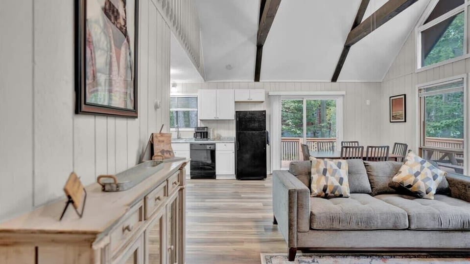 Vaulted Ceiling Living Room with Cozy Seating