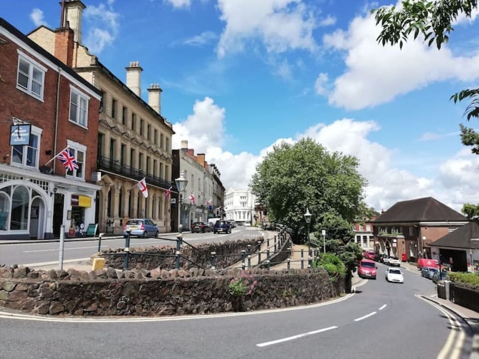 Great Malvern has plenty of restaurants, bars and cafes to enjoy