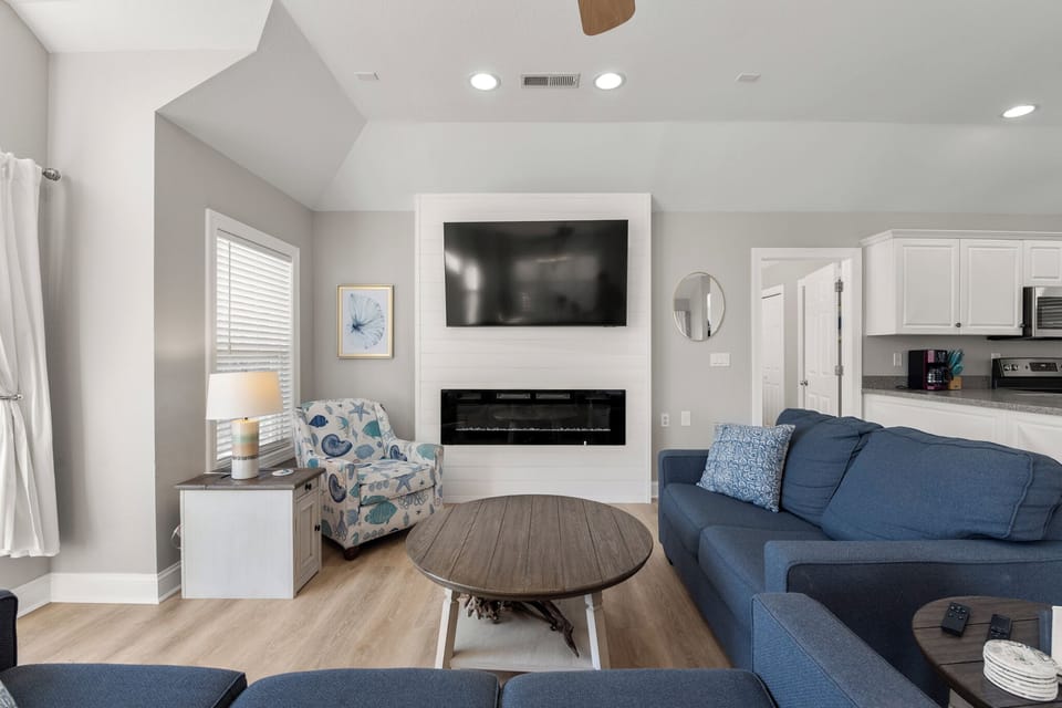 VOH07: Salty Suite | Top Level Living Area