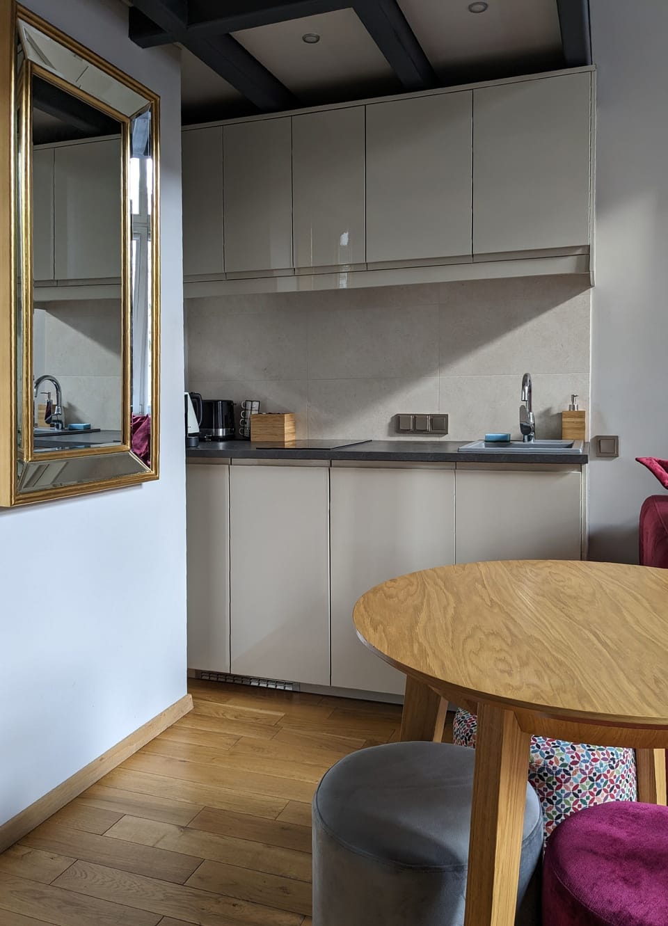 Kitchen: steam oven/ microwave, dishwasher, kitchen utensils, Nespresso coffe