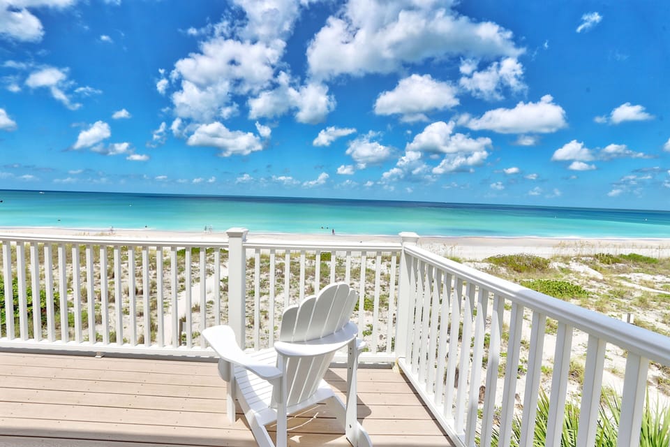 Amazing and Direct Gulf Views from Top Balcony