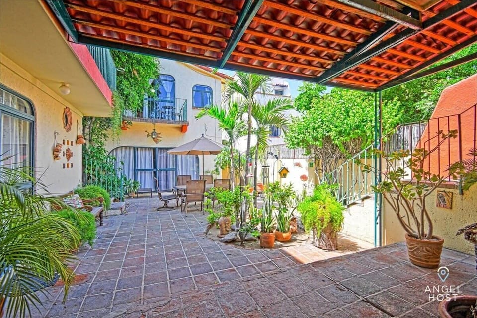A tranquil garden to soak in the beauty of nature, just steps from your door.