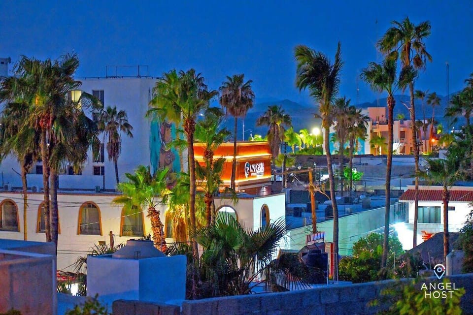 Near loads of restaurants, shopping, water sports, activities/attractions, groceries & more