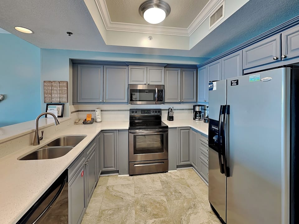 Fully Equipped Kitchen with Stainless Steel Appliances