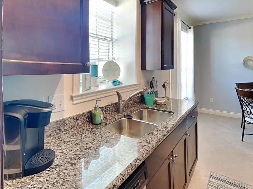 Kitchen - Keurig Coffee Maker