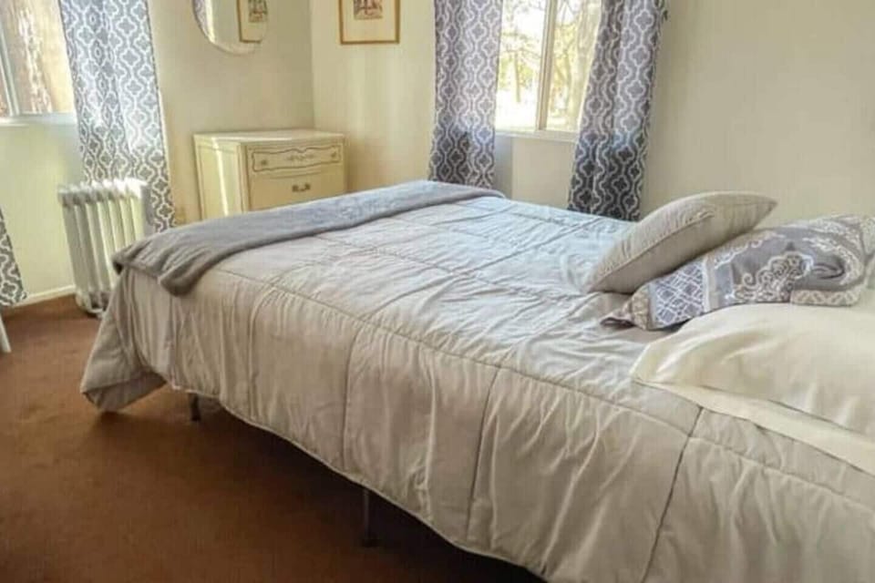Main Bedroom with Queen Bed