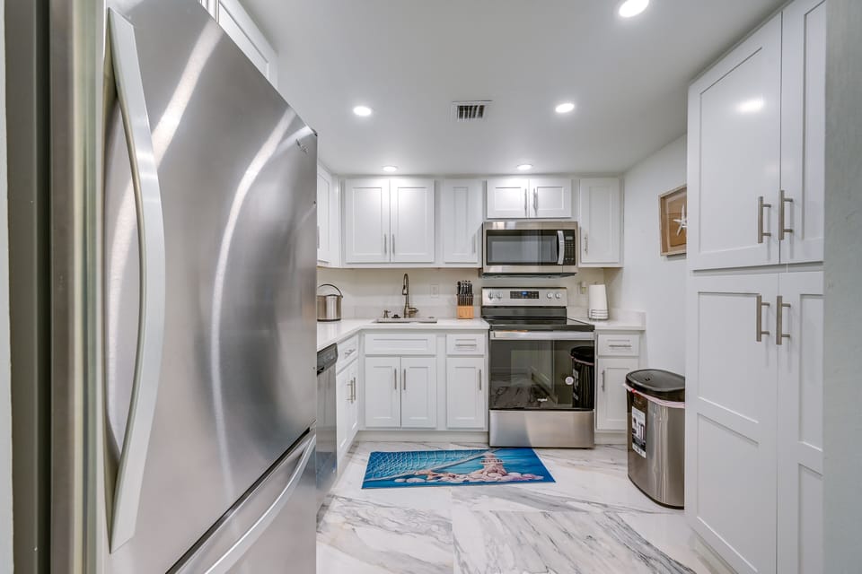 Kitchen | Coffee Pot | Blender | Toaster
