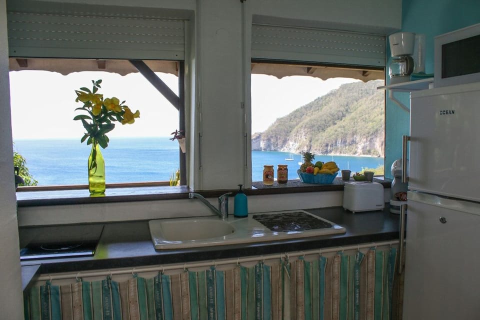 Kitchen with sea view