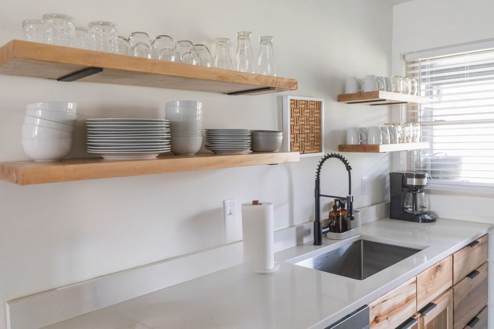 [Kitchen] Fully stocked plates, bowls, glasses, etc. & Dishwasher