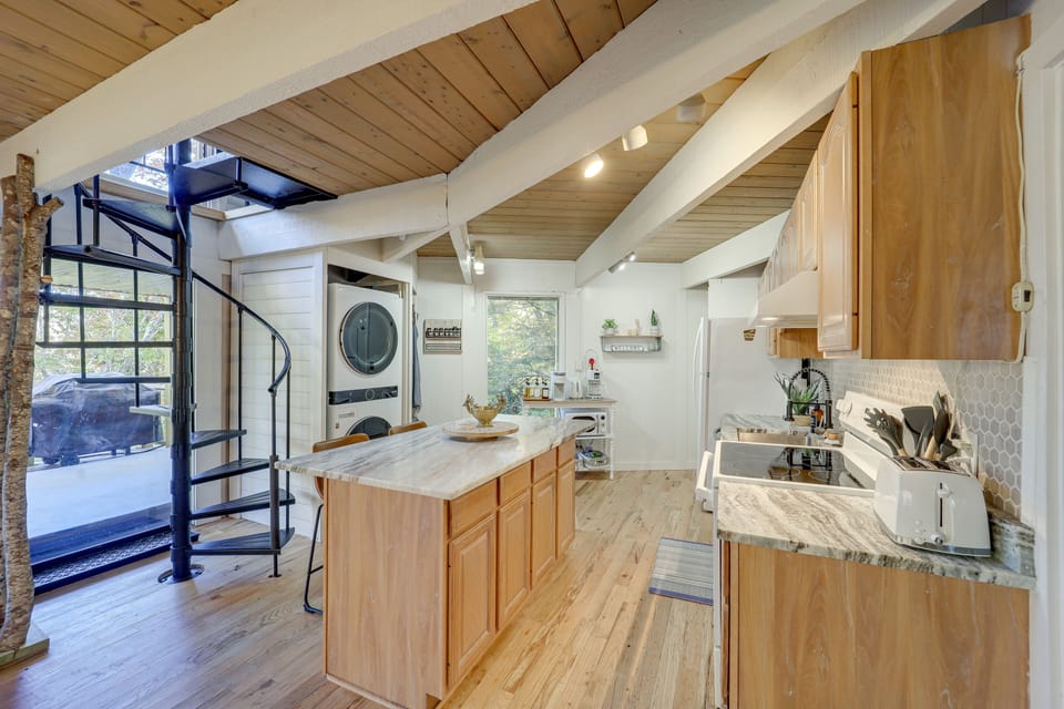 Kitchen | Cooking Basics | In-Unit Laundry