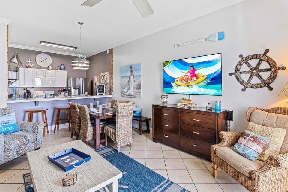 Open Floor Plan: Living Room & Dining Area