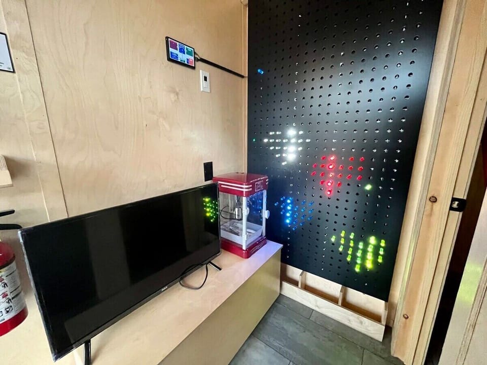 Zoobox 77 - litebrite et tv 01