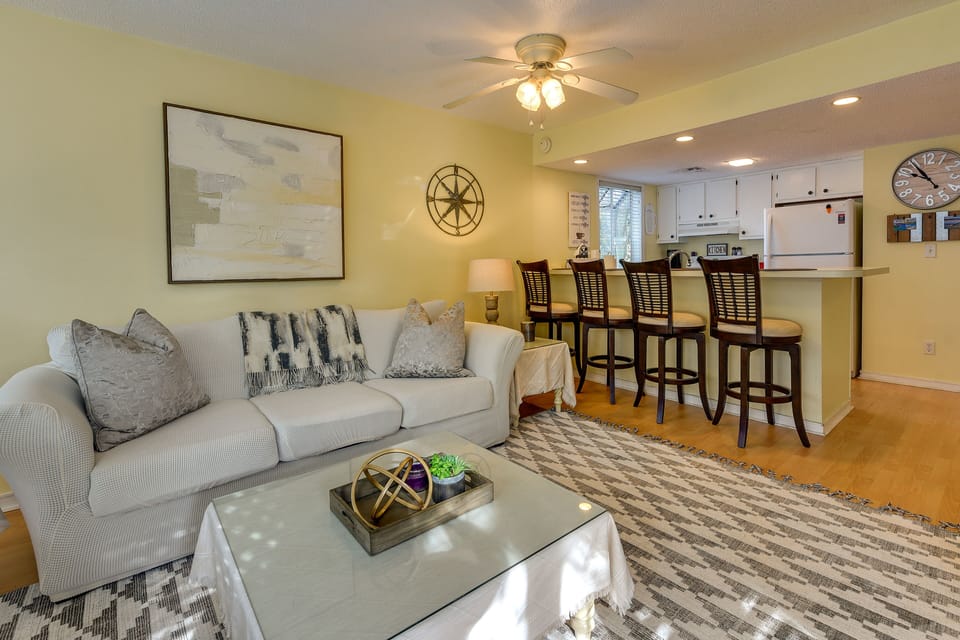 Living Room | 2nd-Floor Unit | Screened-In Porch | Free WiFi