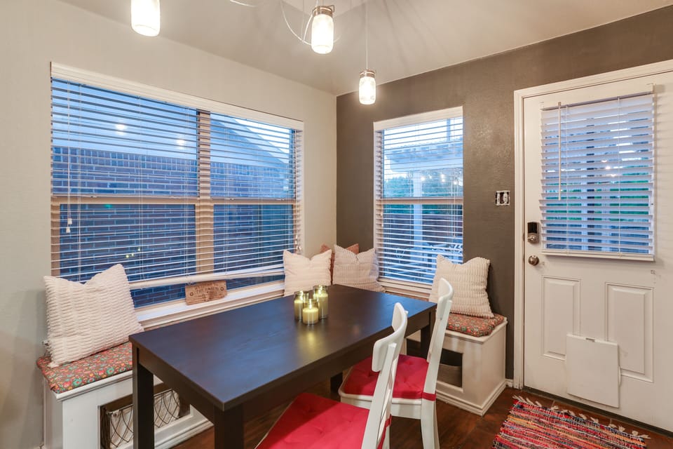 Dining Area | Dishware & Flatware Provided
