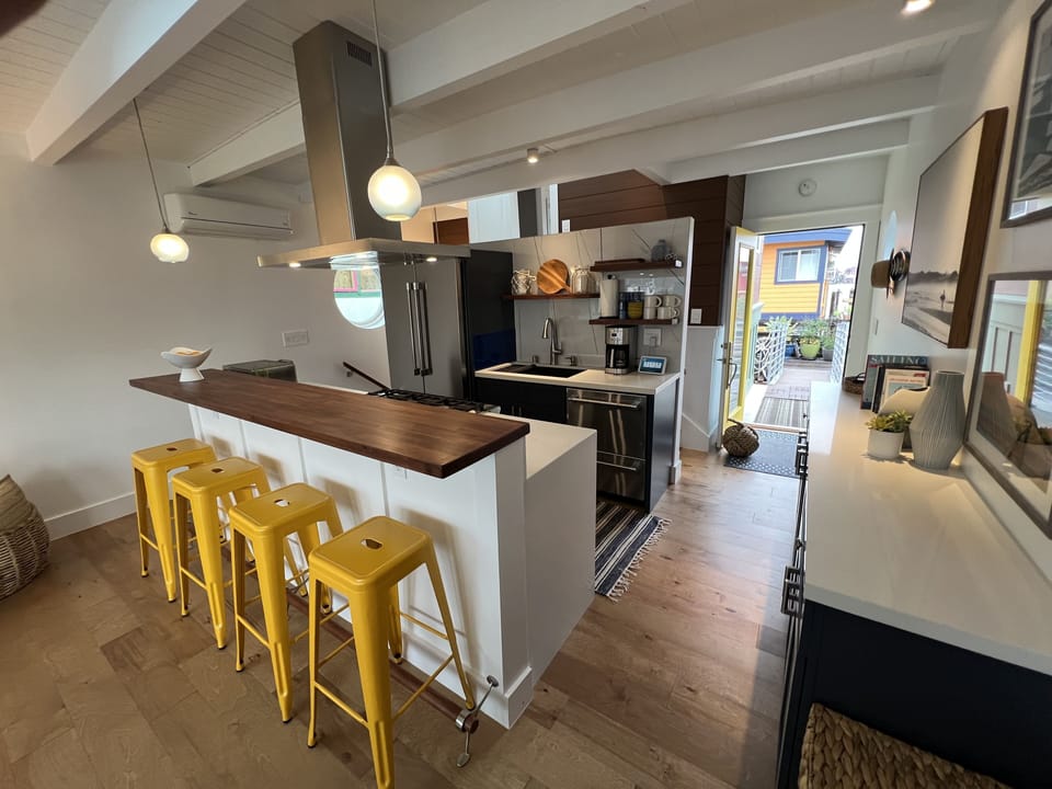 Chefs kitchen and bar area