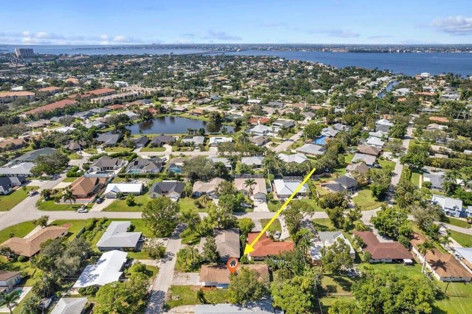 Great Location of Property Adjacent to Famous McGregor Blvd, Cape Coral, and Downtown Fort Myers