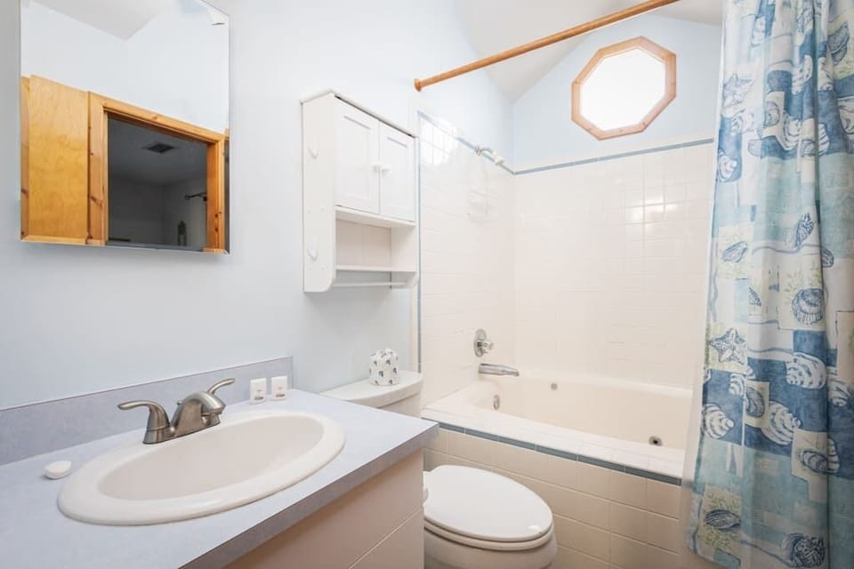 Top Level Queen Ensuite Full Bath with Shower/Tub, Vanity and Toilet