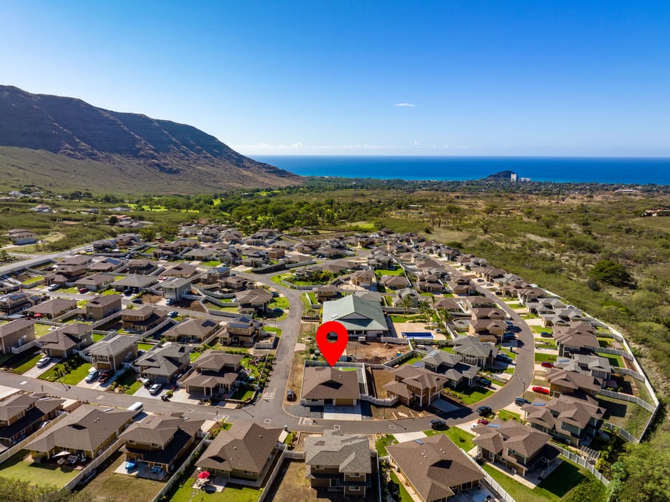 5-minute drive to Makaha Beach!