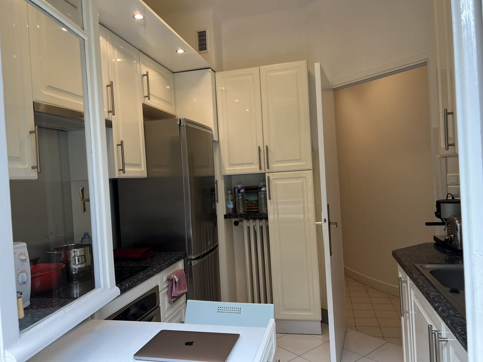 Large kitchen with washing machine