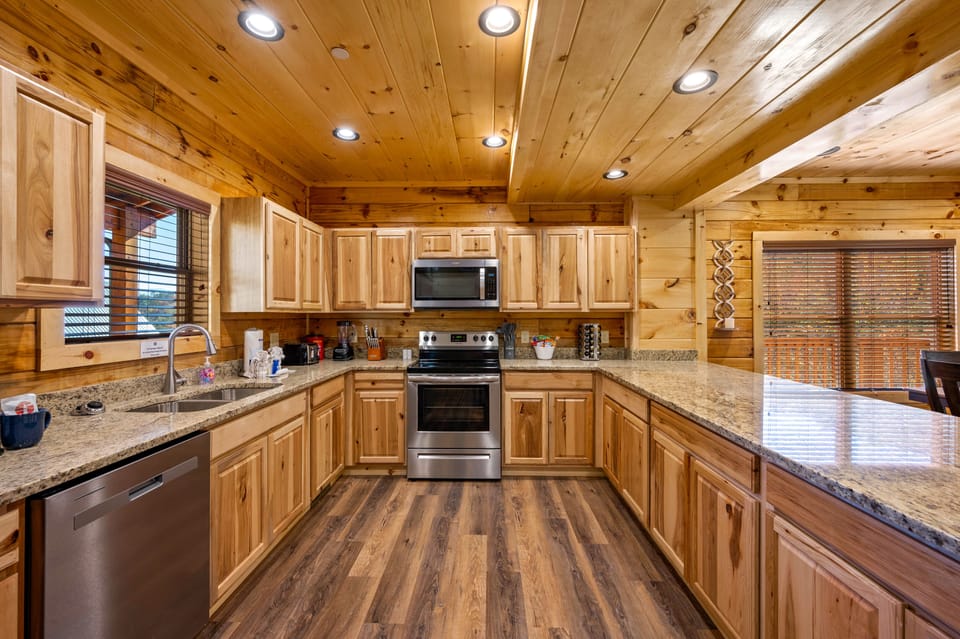 Fully Stocked Kitchen w/ Seating for Your Group