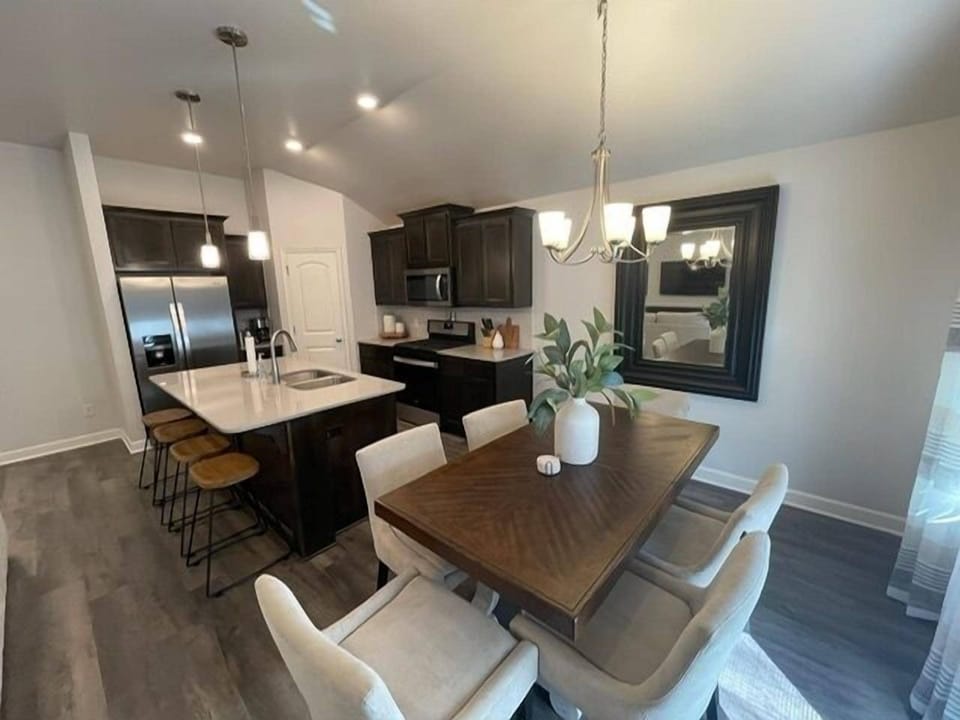Dining/kitchen area