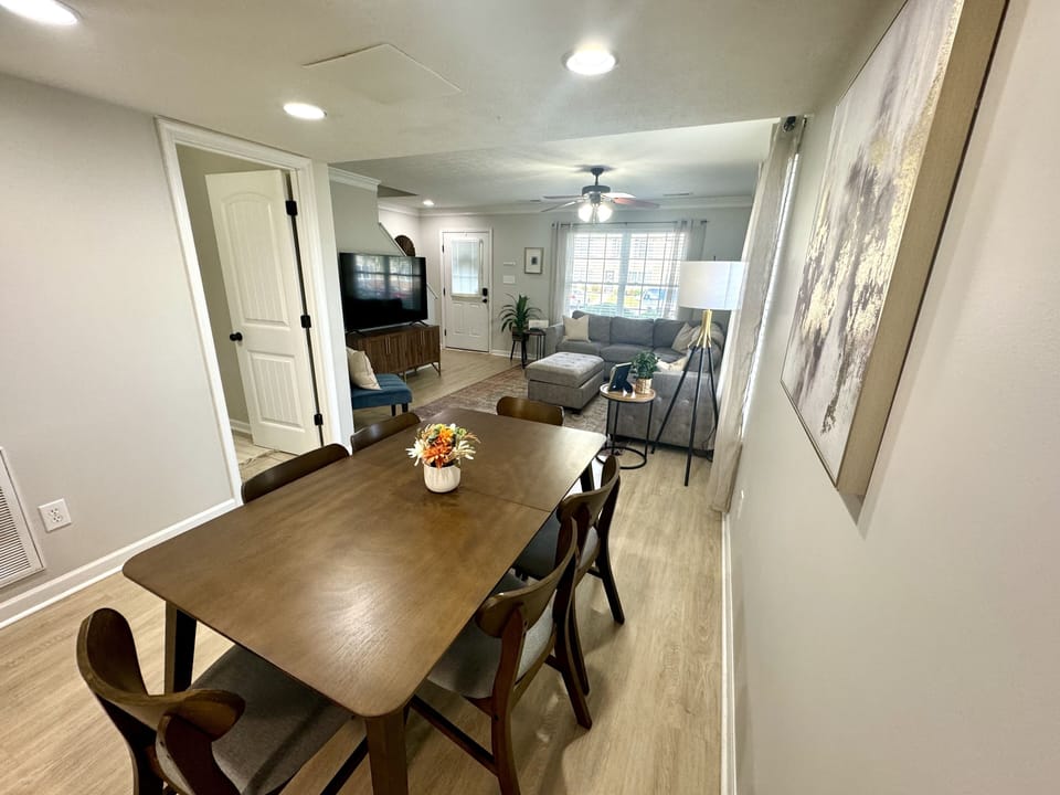 🎬  Gather, Savor & Watch the Big Game! 
Our dining area invites connection — whether enjoying morning coffee or evening meals. Plus, you can catch your favorite show or the big game on the TV while you dine if you didn’t make it in time!