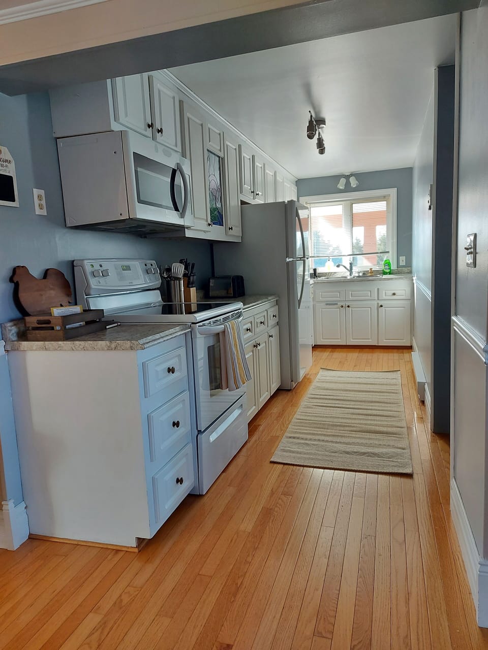 Fully equipped kitchen.