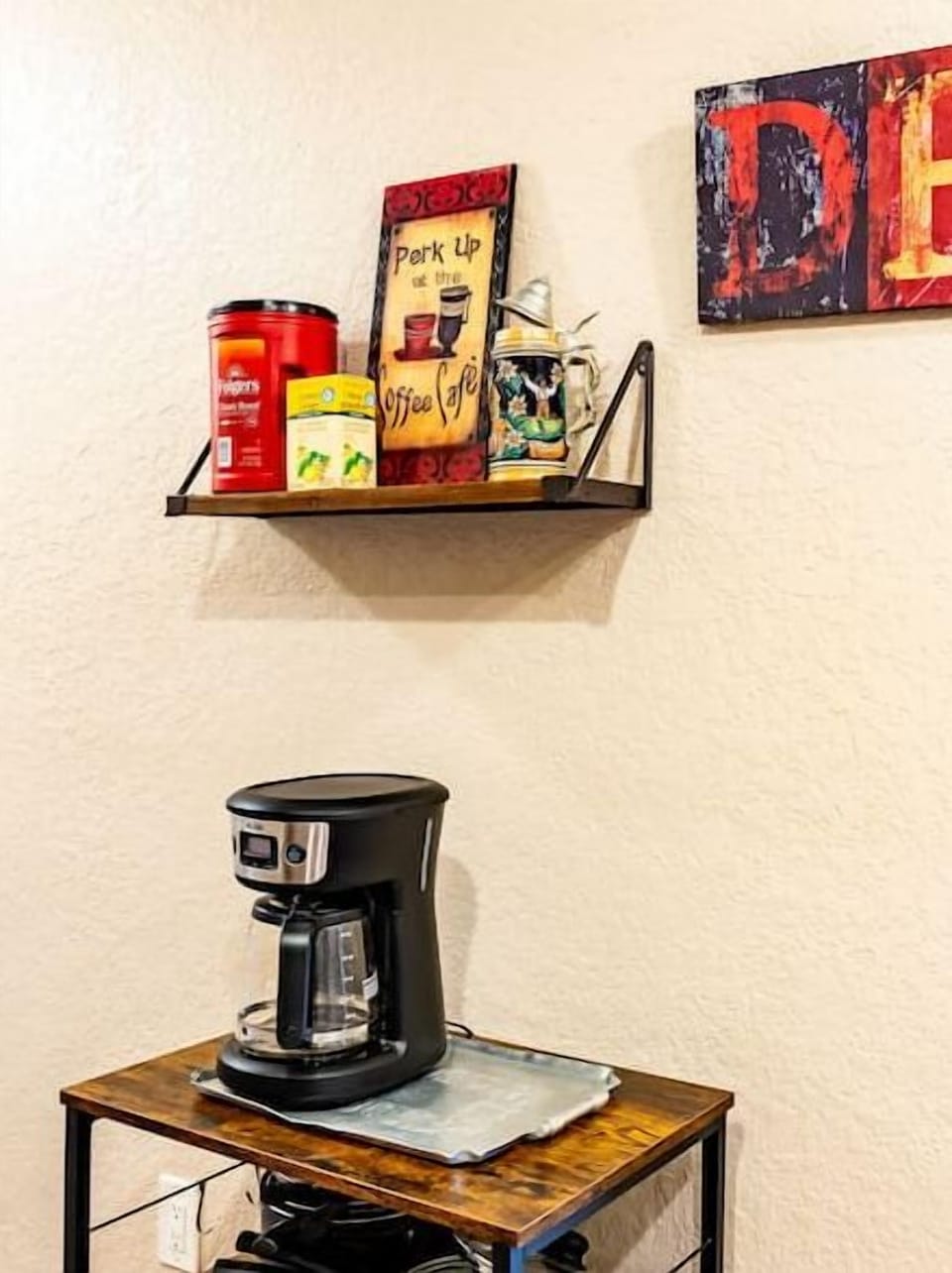 All the kitchen amenities are available there.