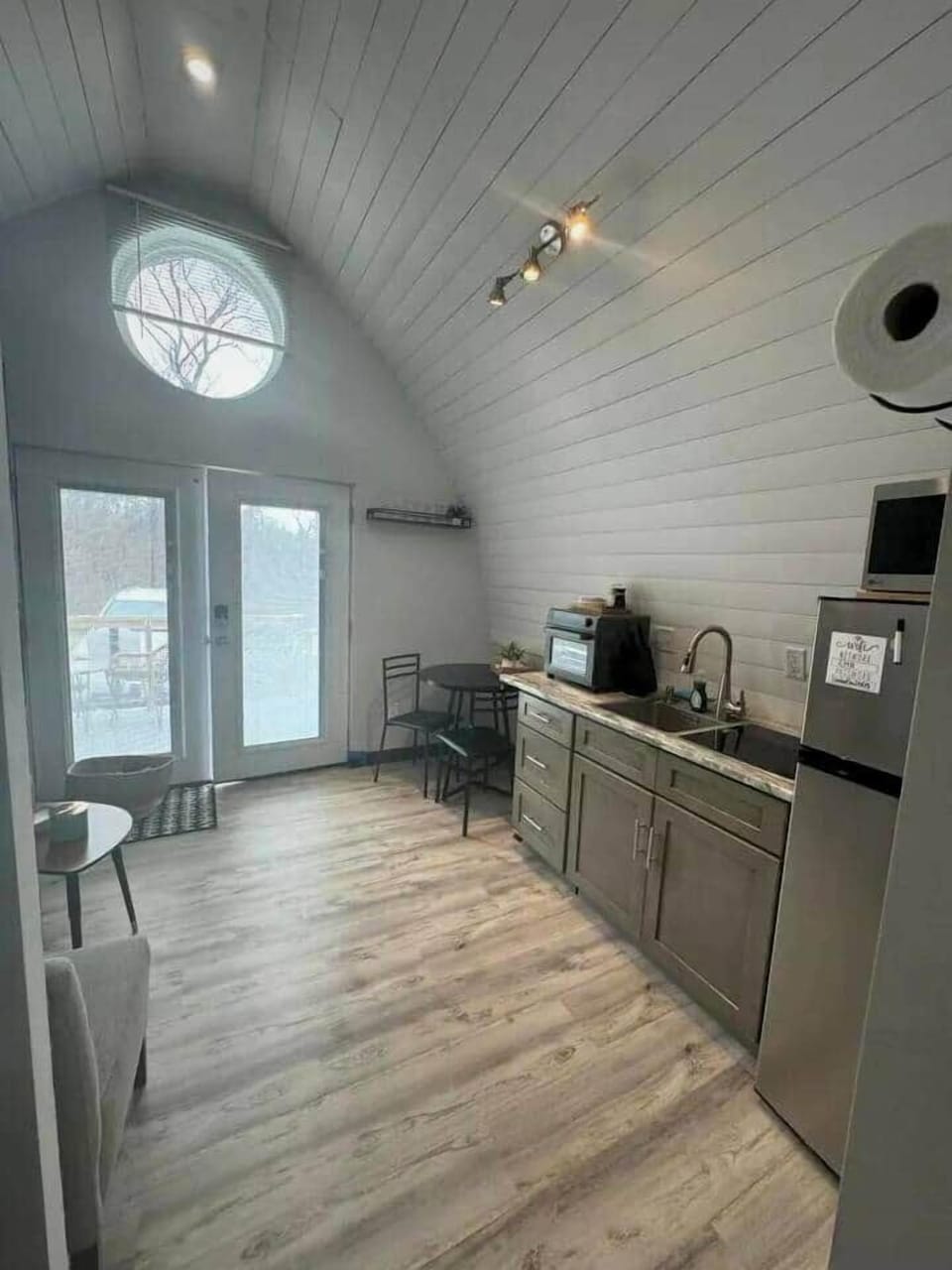 Kitchenette Amenities include: 
Refrigerator
Dishwasher
Microwave
Stove
Oven
Grill
Dishes & utensils
Coffee maker
Toaster