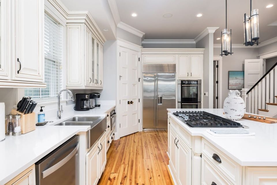 Chef’s Kitchen with High-End Appliances – Fully equipped for large group meals and entertaining.