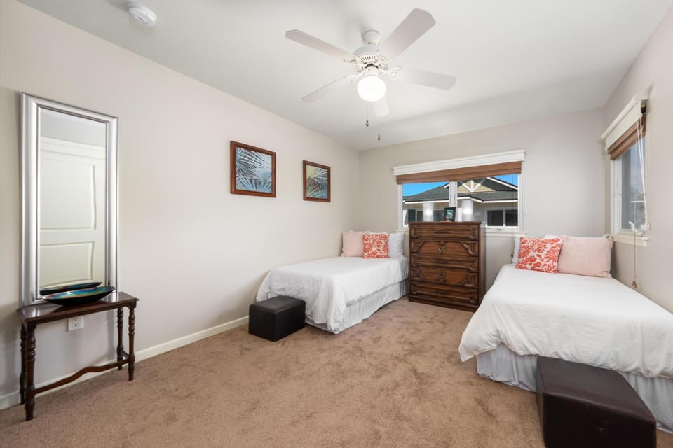 Guest bedroom with two twin beds