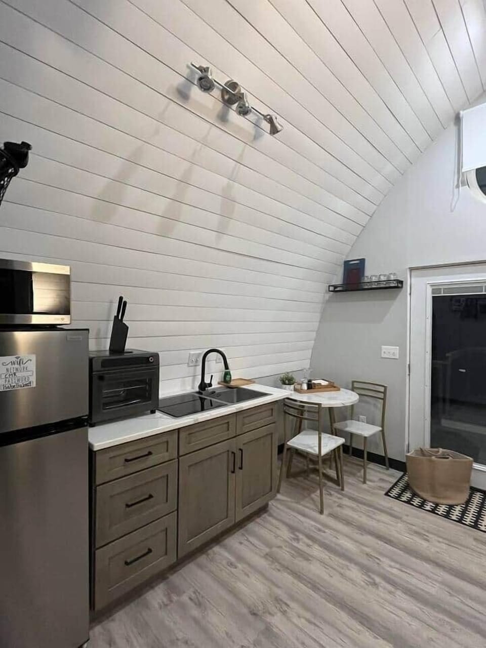 Kitchenette Amenities include: 
Refrigerator
Dishwasher
Microwave
Stove
Oven
Grill
Dishes & utensils
Coffee maker
Toaster
