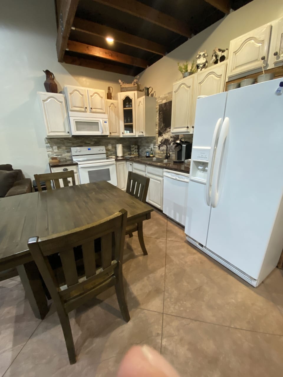 Full kitchen.