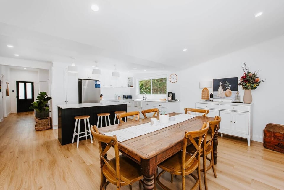 There’s plenty of space to dine at home, around the central table or up at the breakfast bar.