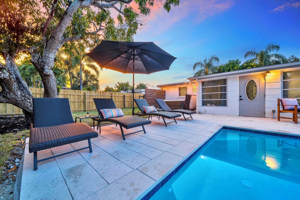 Lounge chairs for enjoying the Florida sun!