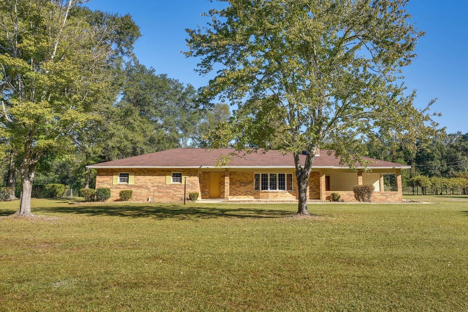 Chipley Vacation Rental | 4BR | 2BA | 2 Steps Required | 2,000 Sq Ft