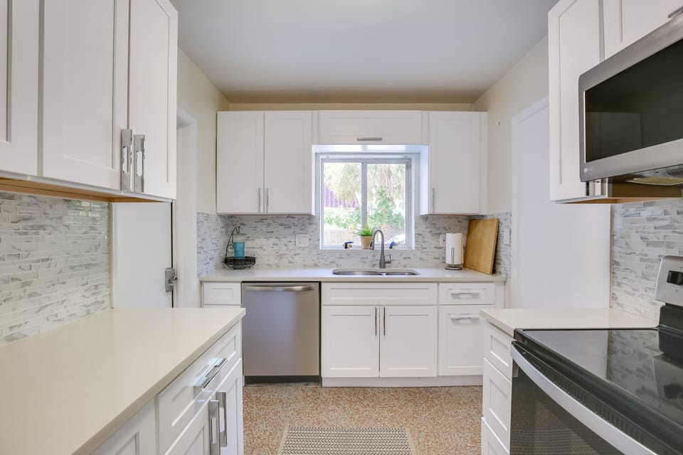 Kitchen | Equipped w/ Cooking Basics