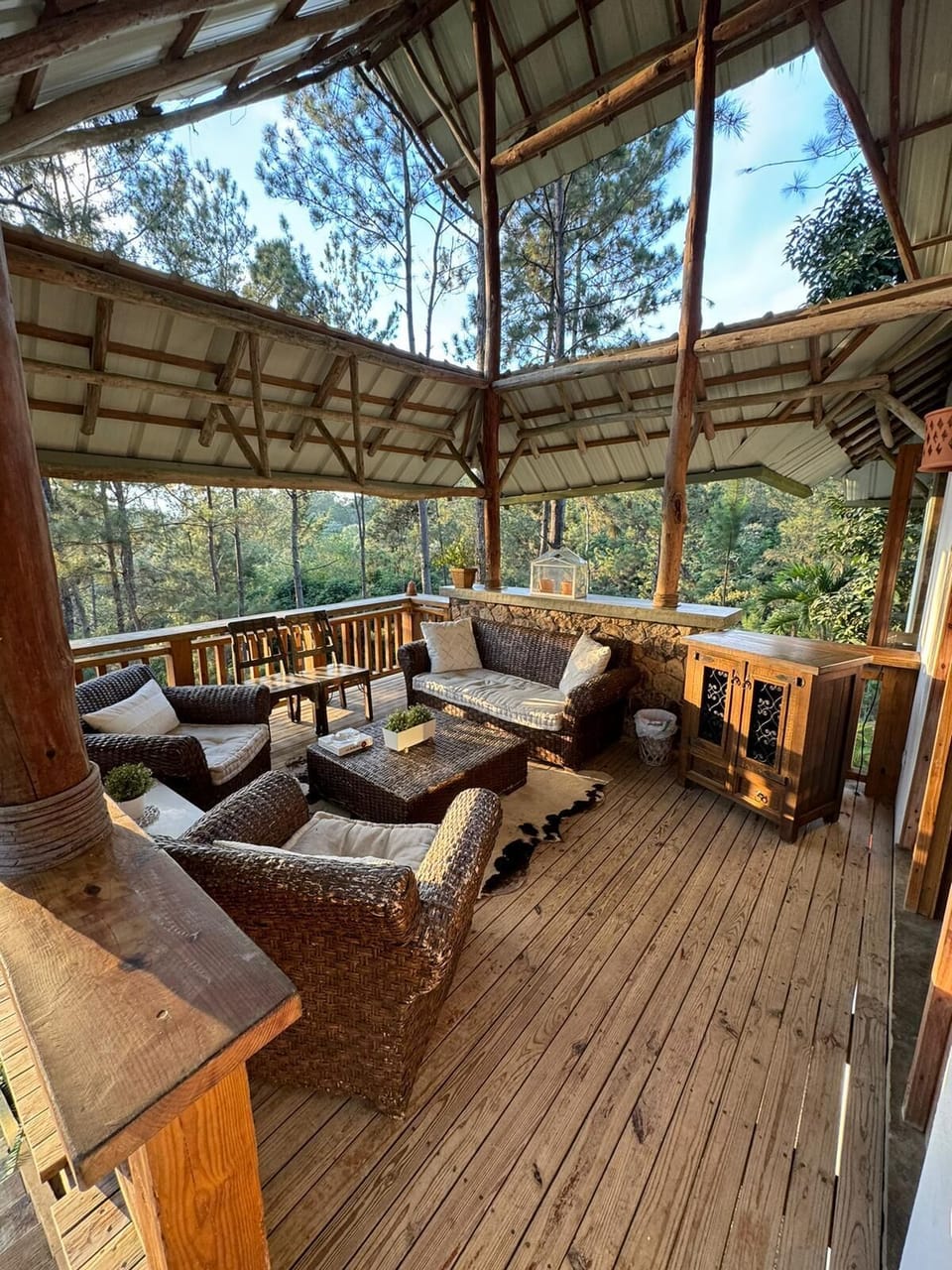 Main floor terrace with view to the patio.
