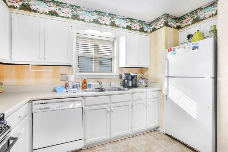 Since the pictures have been made, we have added new appliances. 