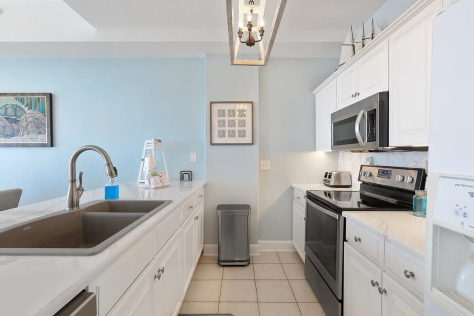 Quartz counters & stainless appliances
