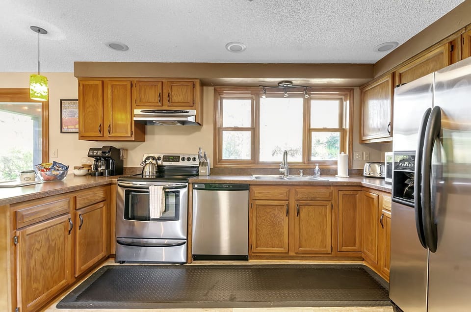 10 fully equipped kitchen