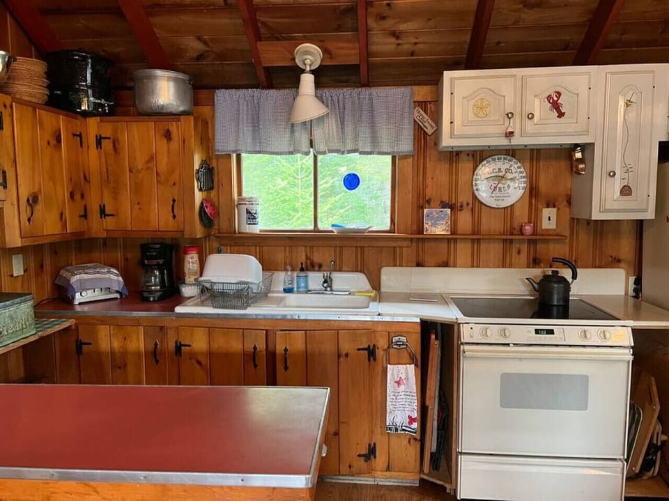 Full Kitchen in the Main Cottage