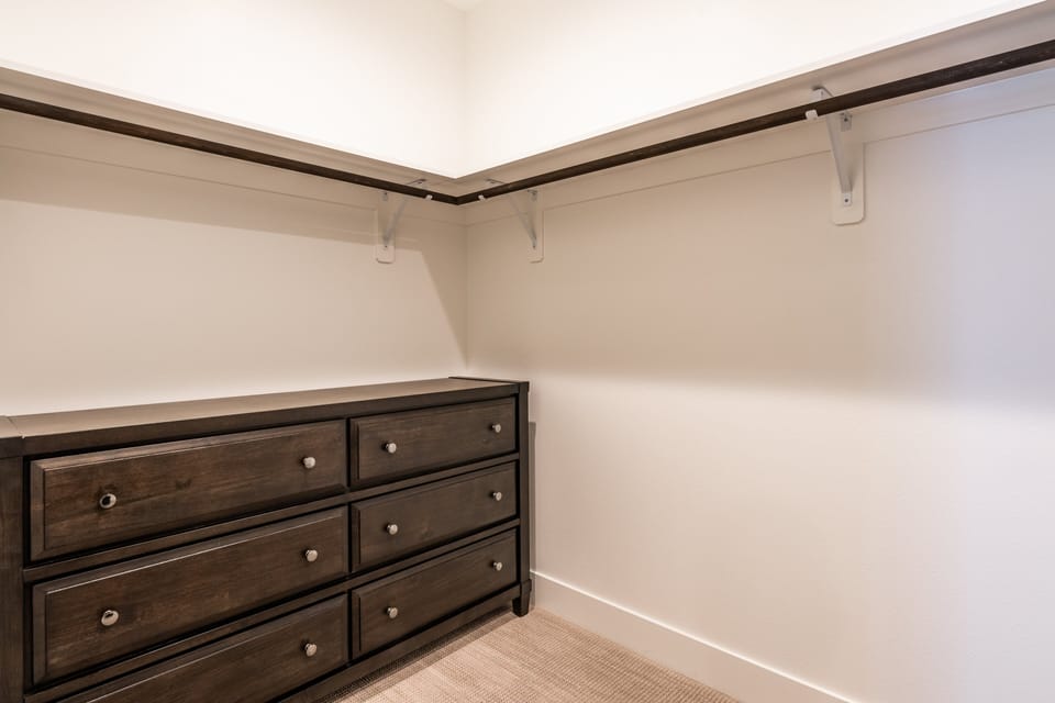 Master Bedroom - walk in closet