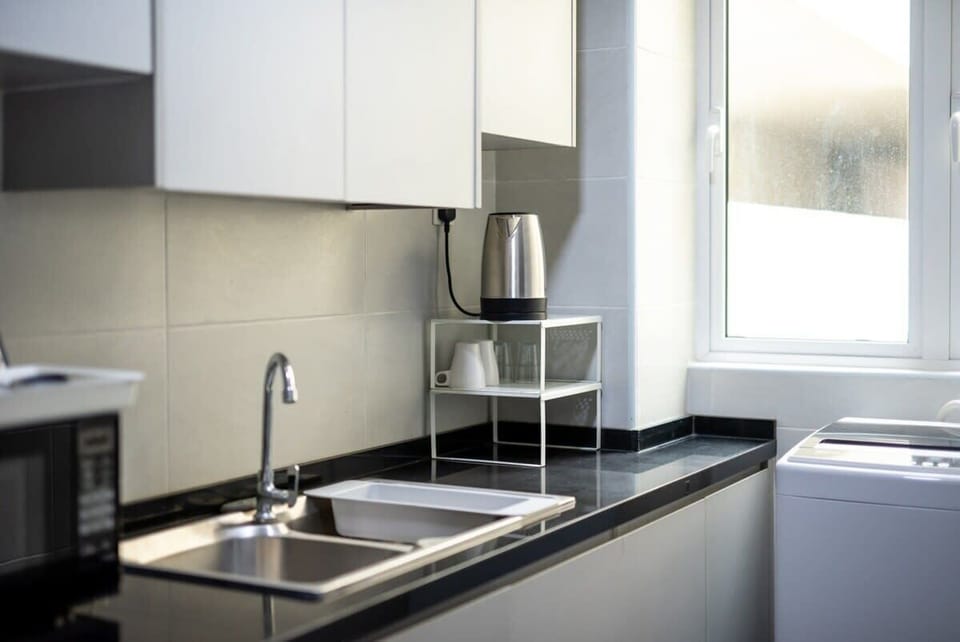 A well and equipped kitchen.
