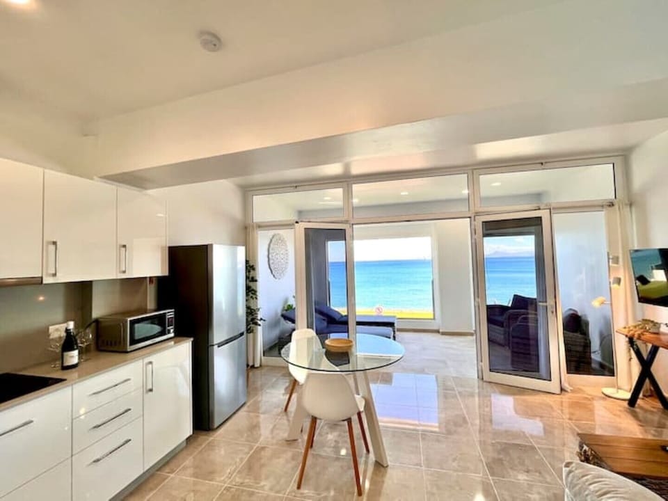 Kitchen and views 