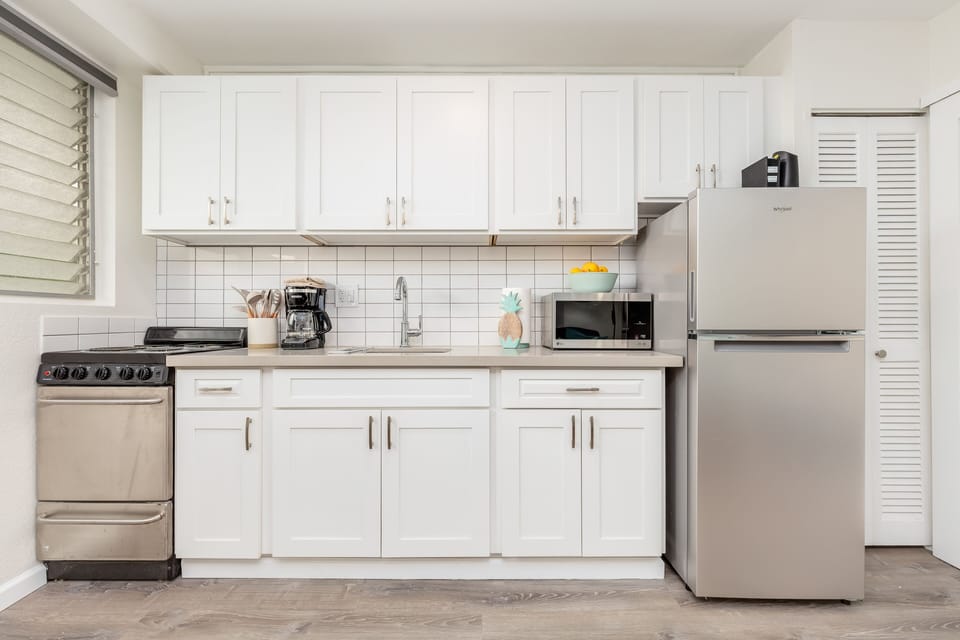 New Kitchen Cabinets & Counter Tops