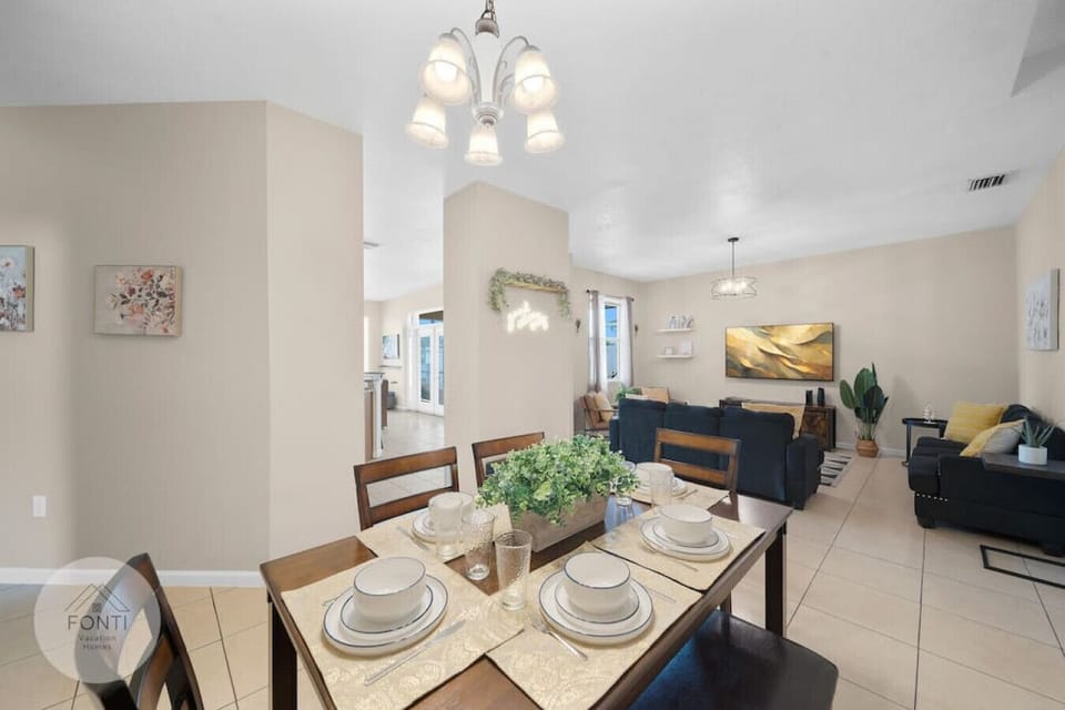 Dining room#Disney #Parks #kingdom #springs #poolhouse #Vacation #Rental #waterpark #davenport #Kissimmee #Orlando #universal #citywalk #legoland #shortstay #longstay