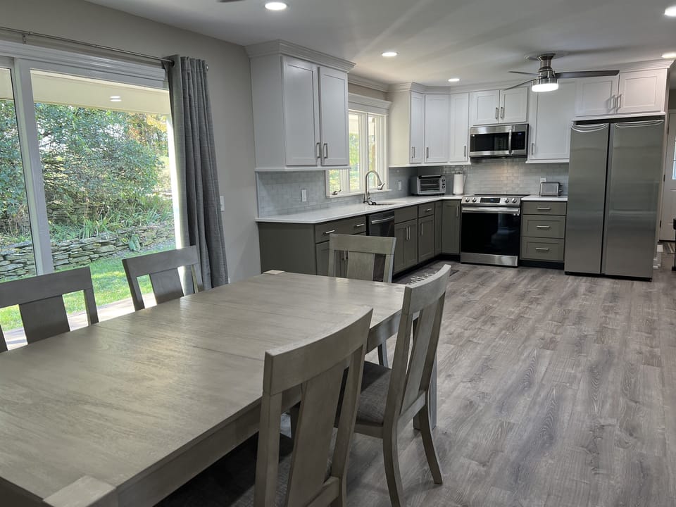 Hilltop Hideaway completely new Kitchen for 2024!