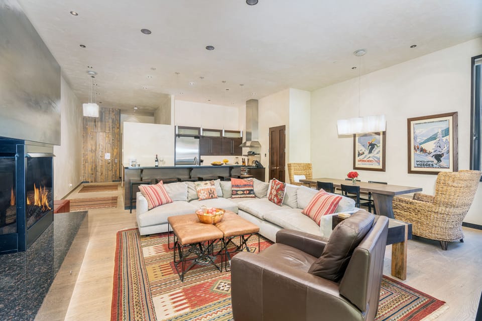 2.1-bear-creek-west-telluride-living-room3