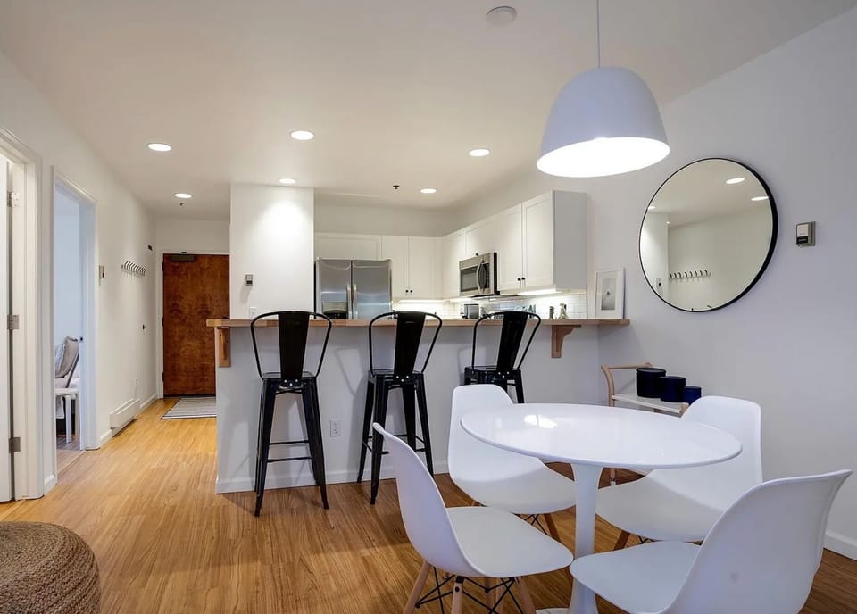 Dining & Kitchen